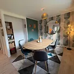 Modern Alpine Gem Flat With Mountain Views 公寓