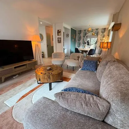 Modern Alpine Gem Flat With Mountain Views Appartamento *